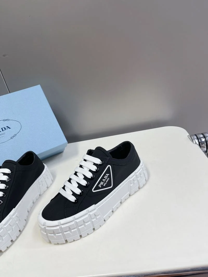 Prada Low Shoes Sleek 34411