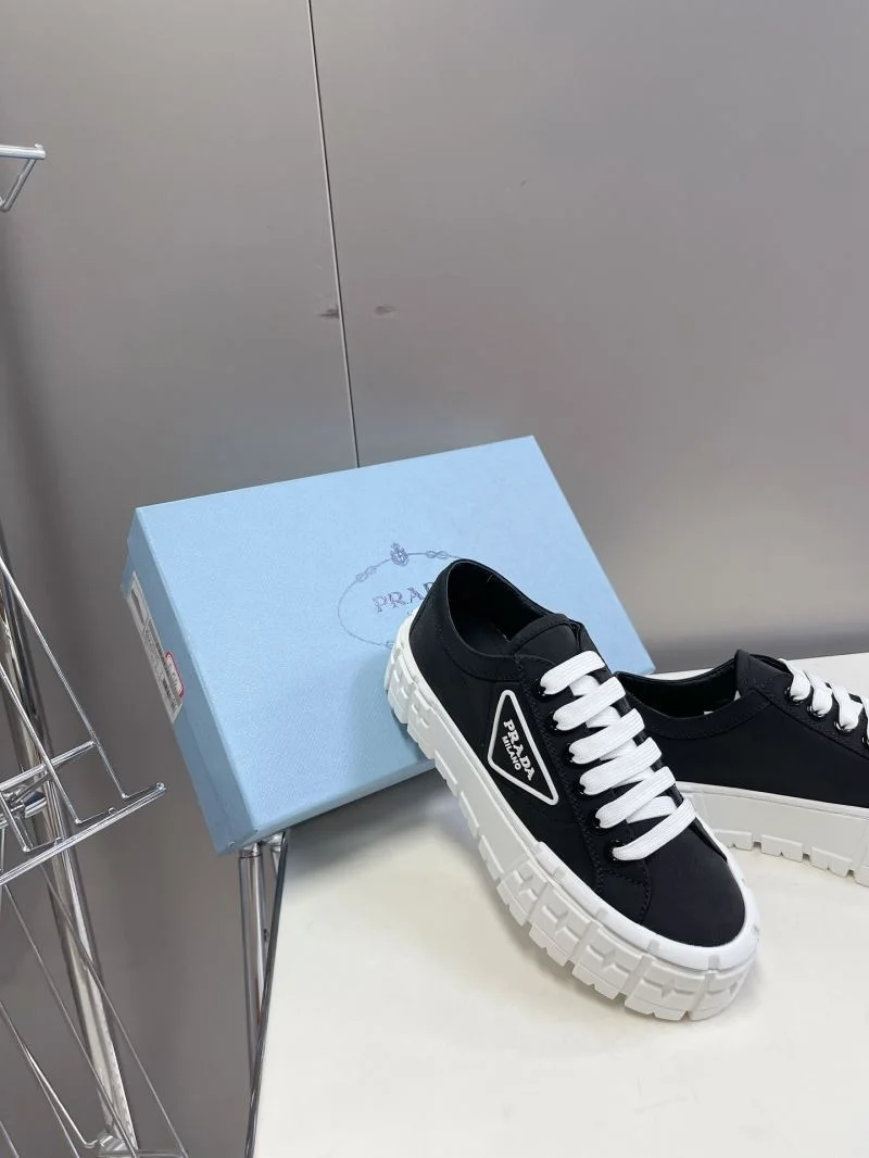 Prada Low Shoes Sleek 34411
