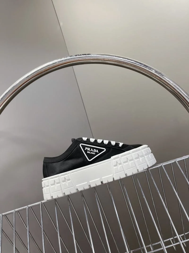 Prada Low Shoes Sleek 34411