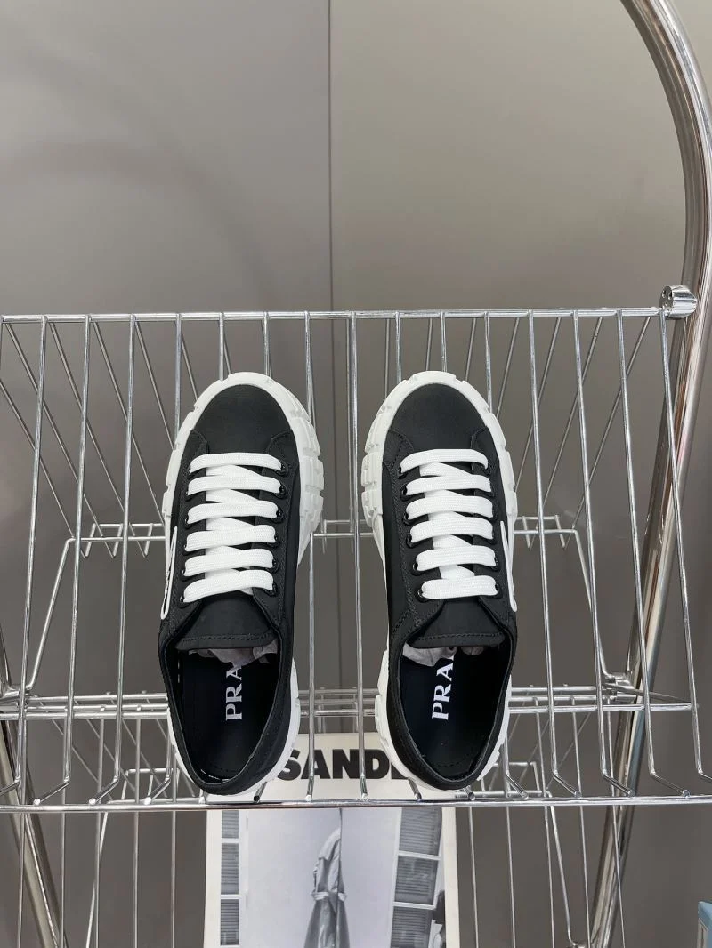 Prada Low Shoes Sleek 34411