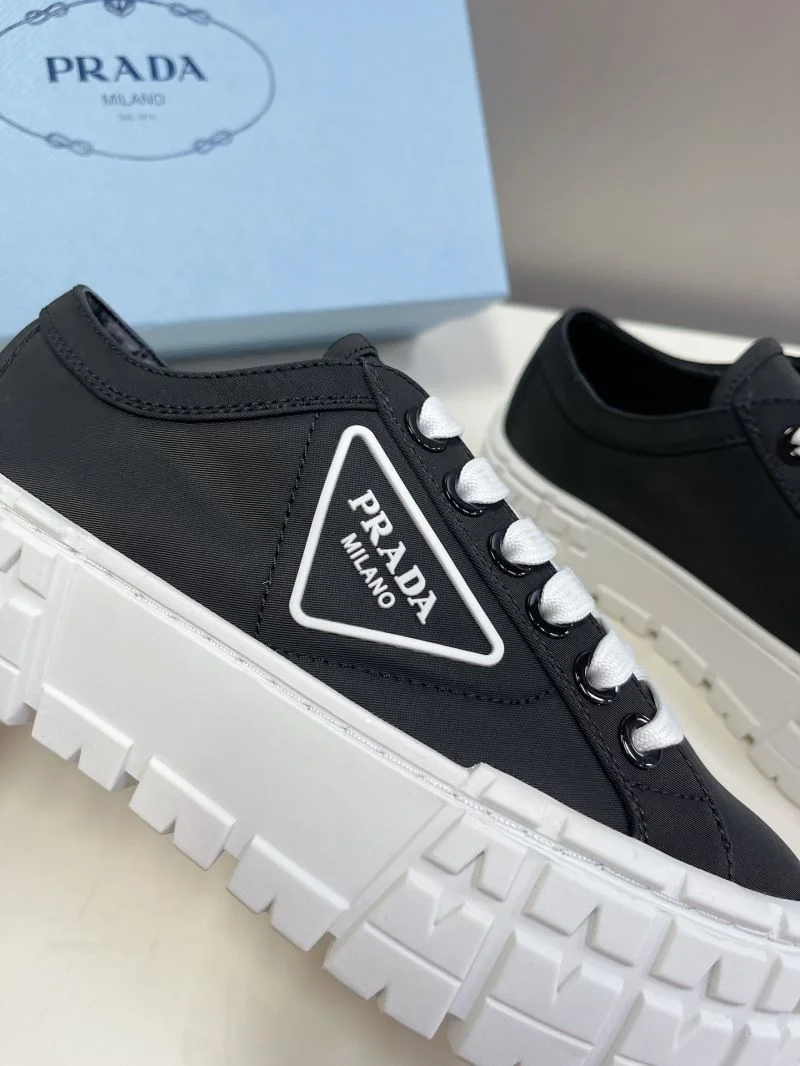 Prada Low Shoes Sleek 34411