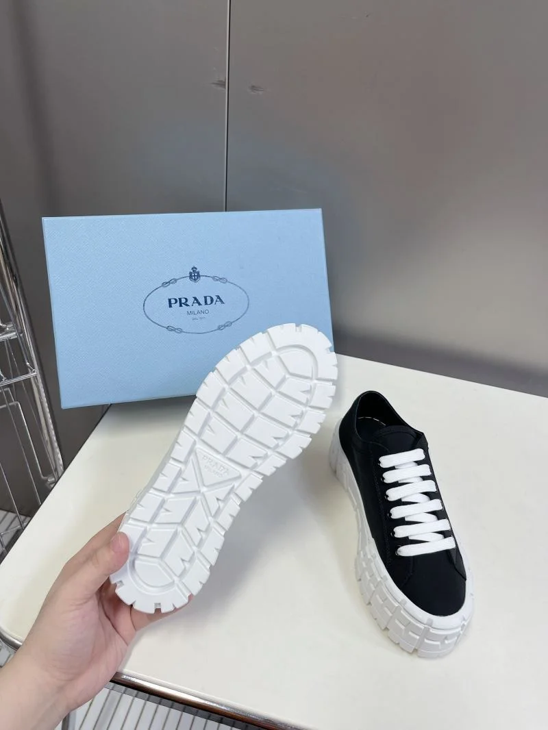 Prada Low Shoes Sleek 34411