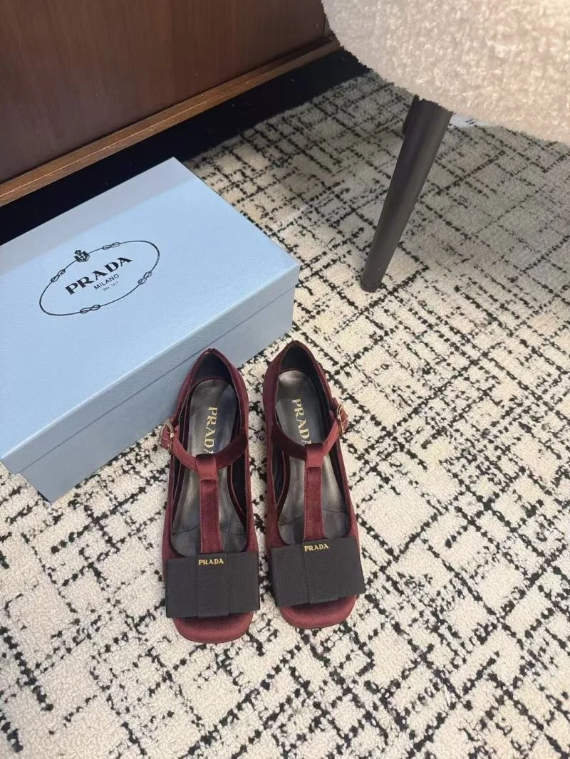 Prada Low Shoes Supportive 34400