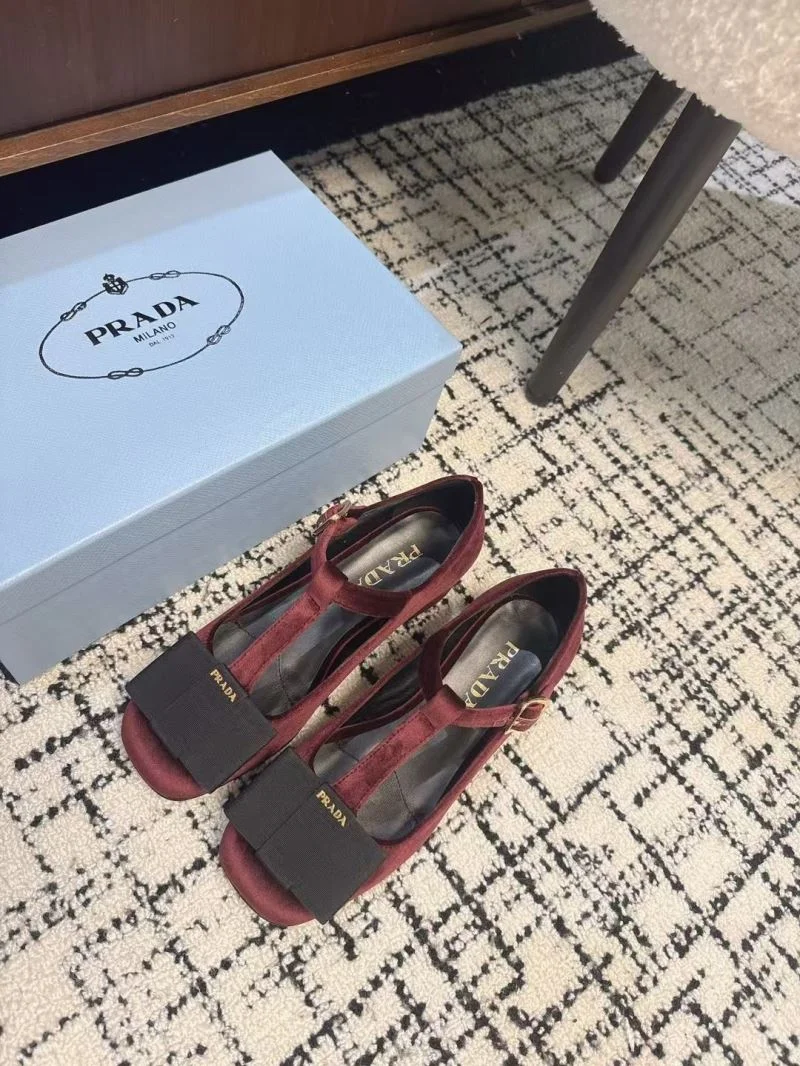 Prada Low Shoes Supportive 34400