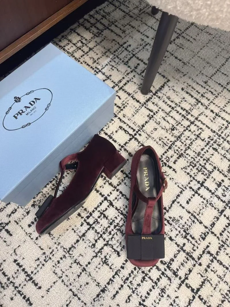 Prada Low Shoes Supportive 34400