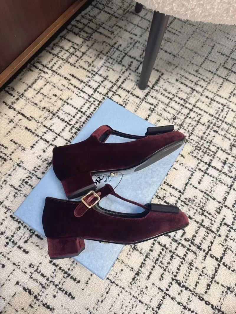 Prada Low Shoes Supportive 34400
