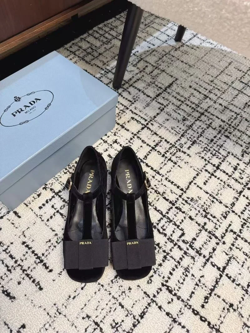 Prada Low Shoes Youthful 34402