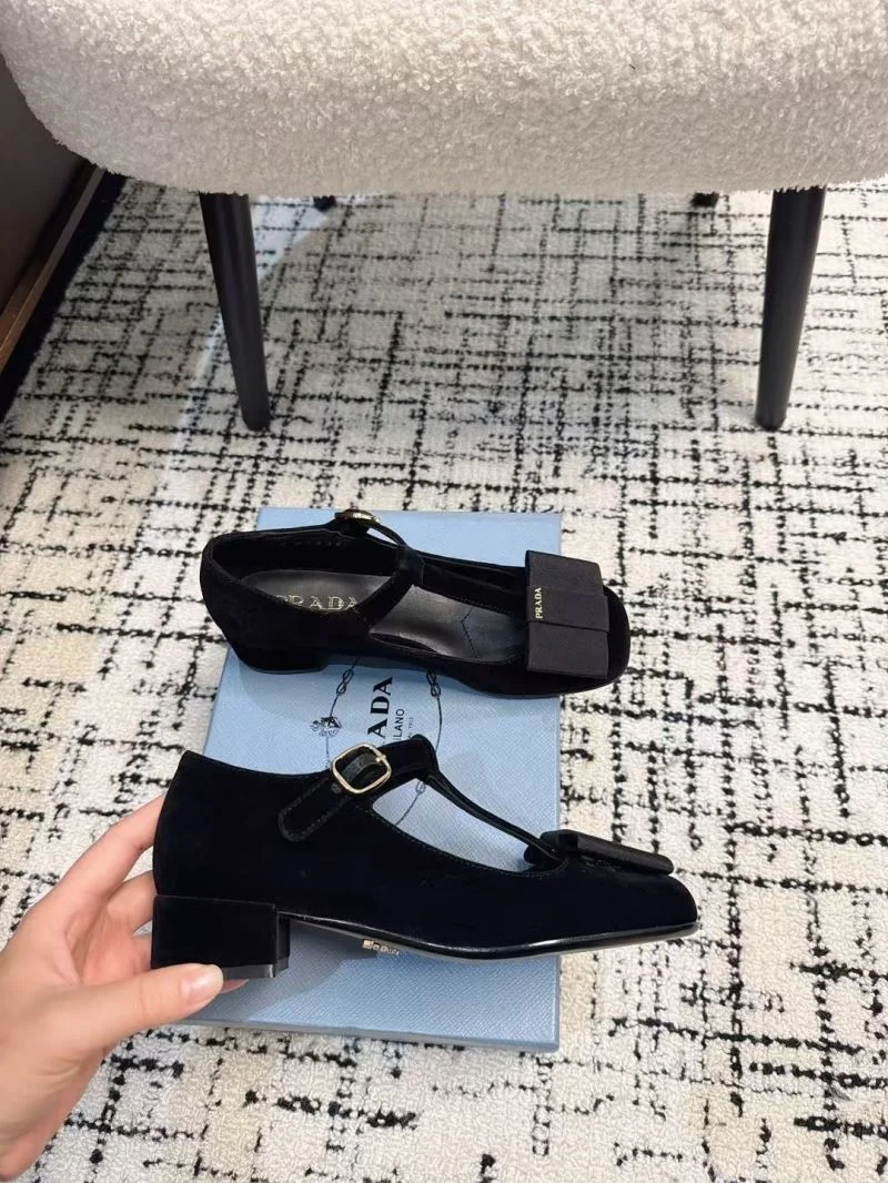 Prada Low Shoes Youthful 34402