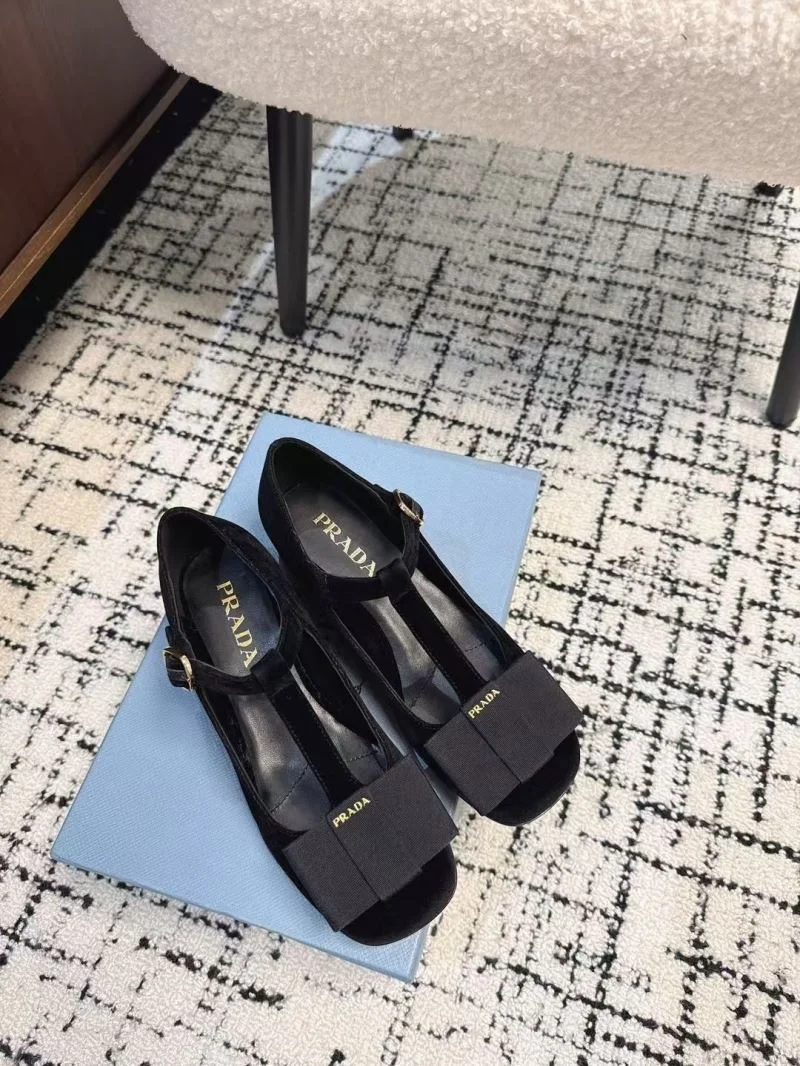 Prada Low Shoes Youthful 34402