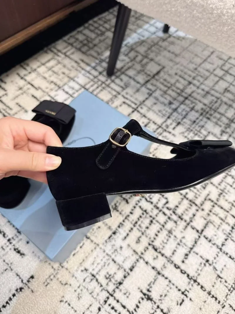 Prada Low Shoes Youthful 34402