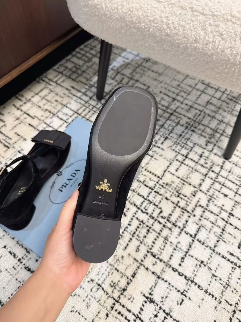Prada Low Shoes Youthful 34402