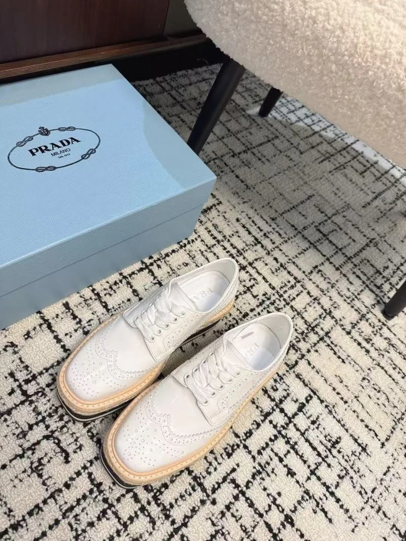 Effortless Prada Low Shoes 34397