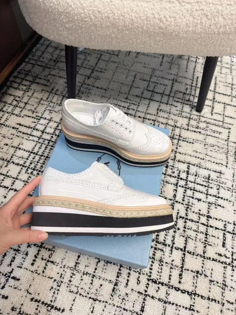 Effortless Prada Low Shoes 34397