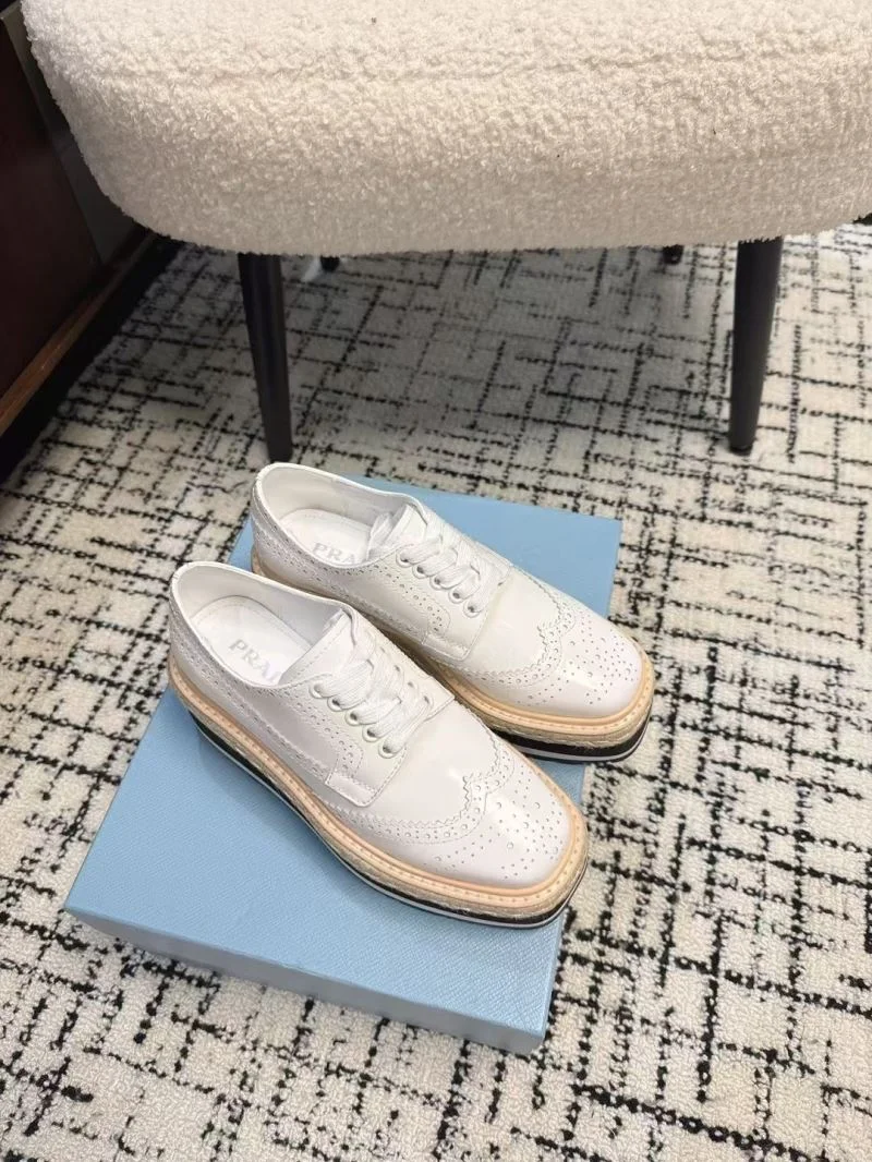 Effortless Prada Low Shoes 34397