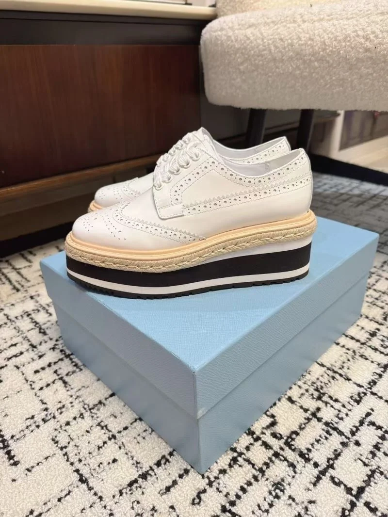 Effortless Prada Low Shoes 34397