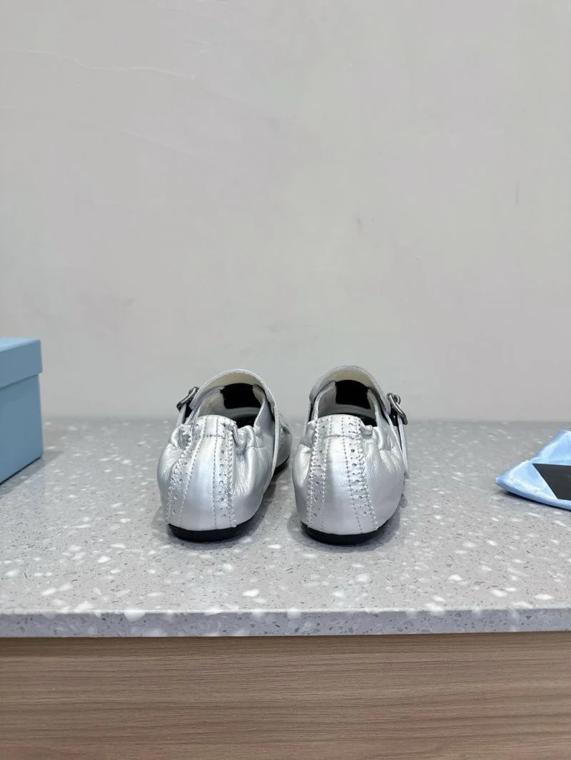 Prada Low Shoes Reliable 34395