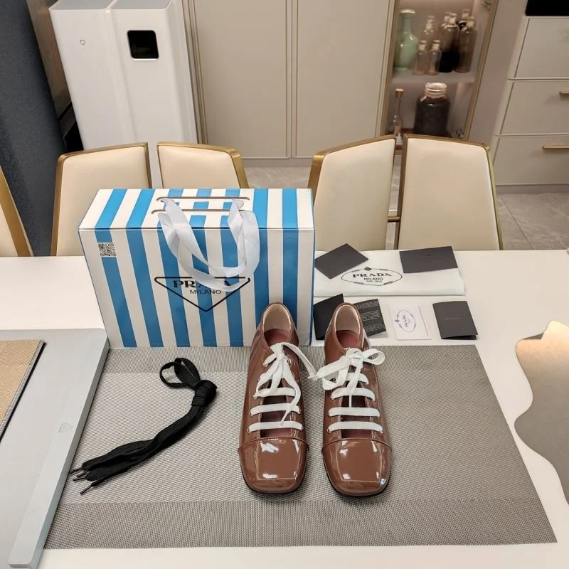 Comfortable Prada Low Shoes 34389