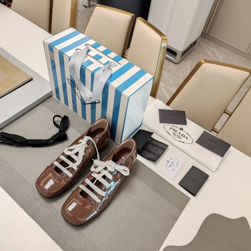 Comfortable Prada Low Shoes 34389