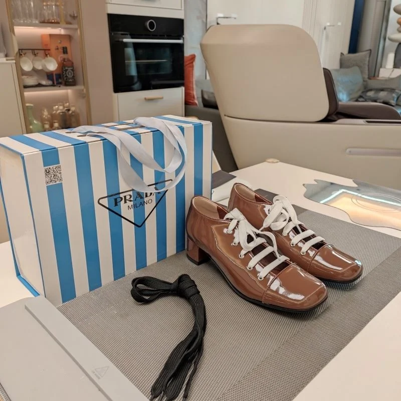 Comfortable Prada Low Shoes 34389