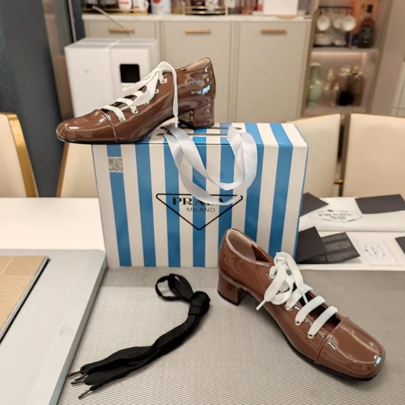 Comfortable Prada Low Shoes 34389