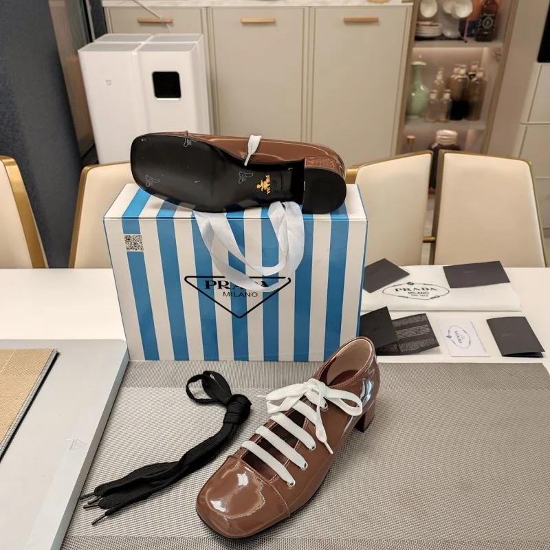 Comfortable Prada Low Shoes 34389