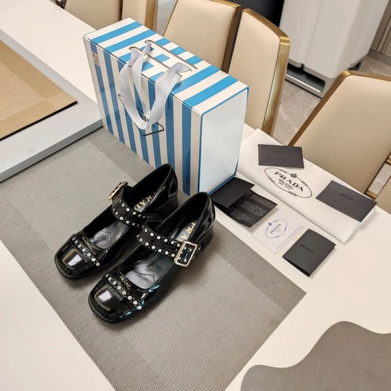 AllSeason Prada Low Shoes 34363