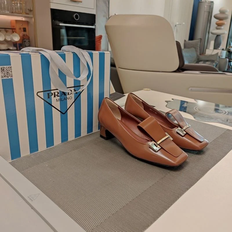 Bold Prada Low Shoes 34387