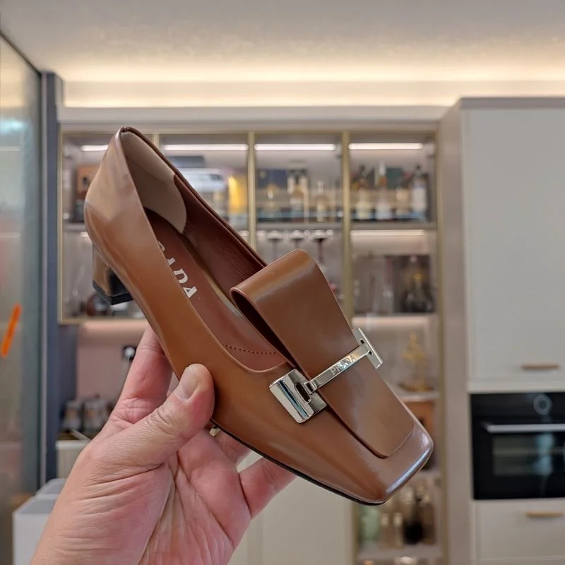 Bold Prada Low Shoes 34387