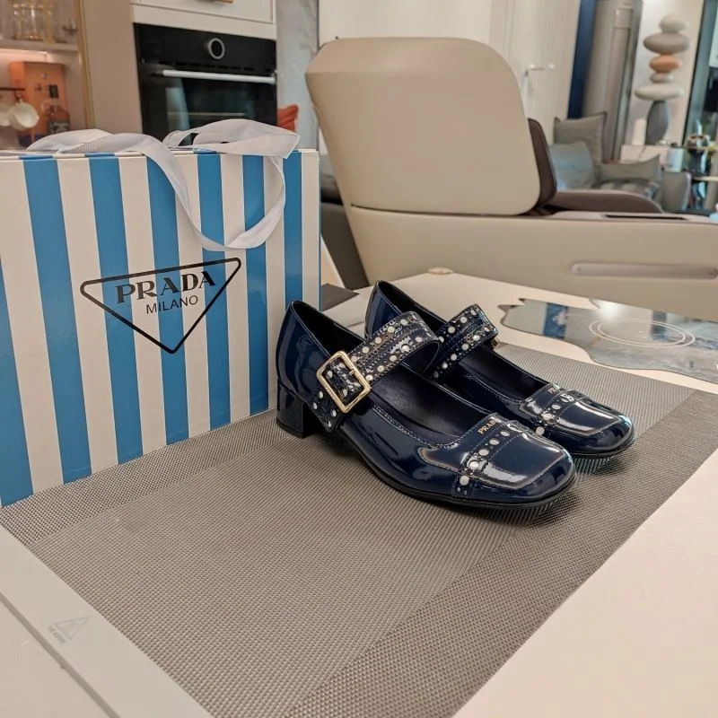 Original Prada Low Shoes 34364