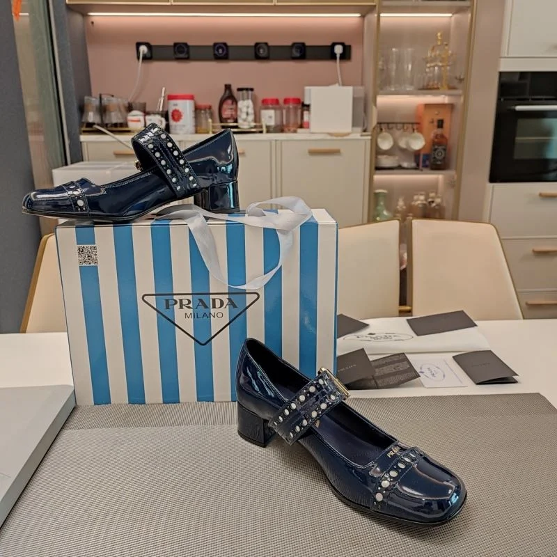 Original Prada Low Shoes 34364