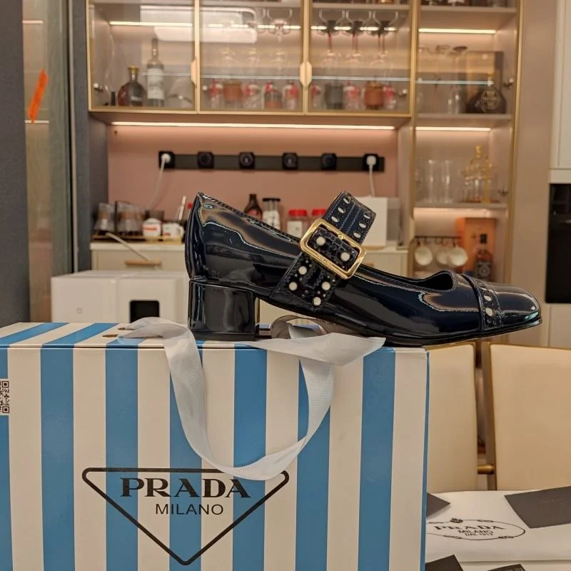 Original Prada Low Shoes 34364