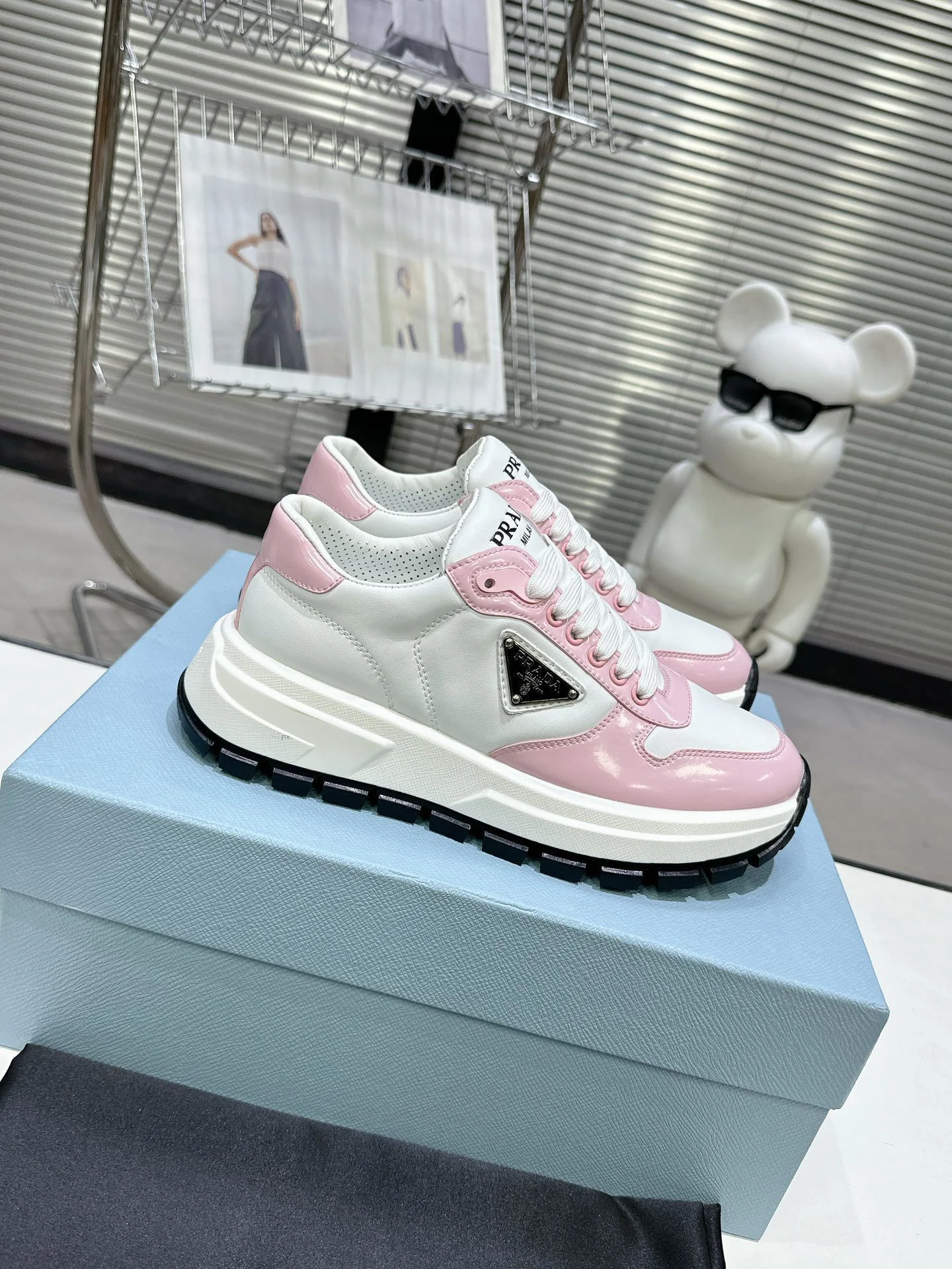 Fashionable Prada Low Shoes 34356
