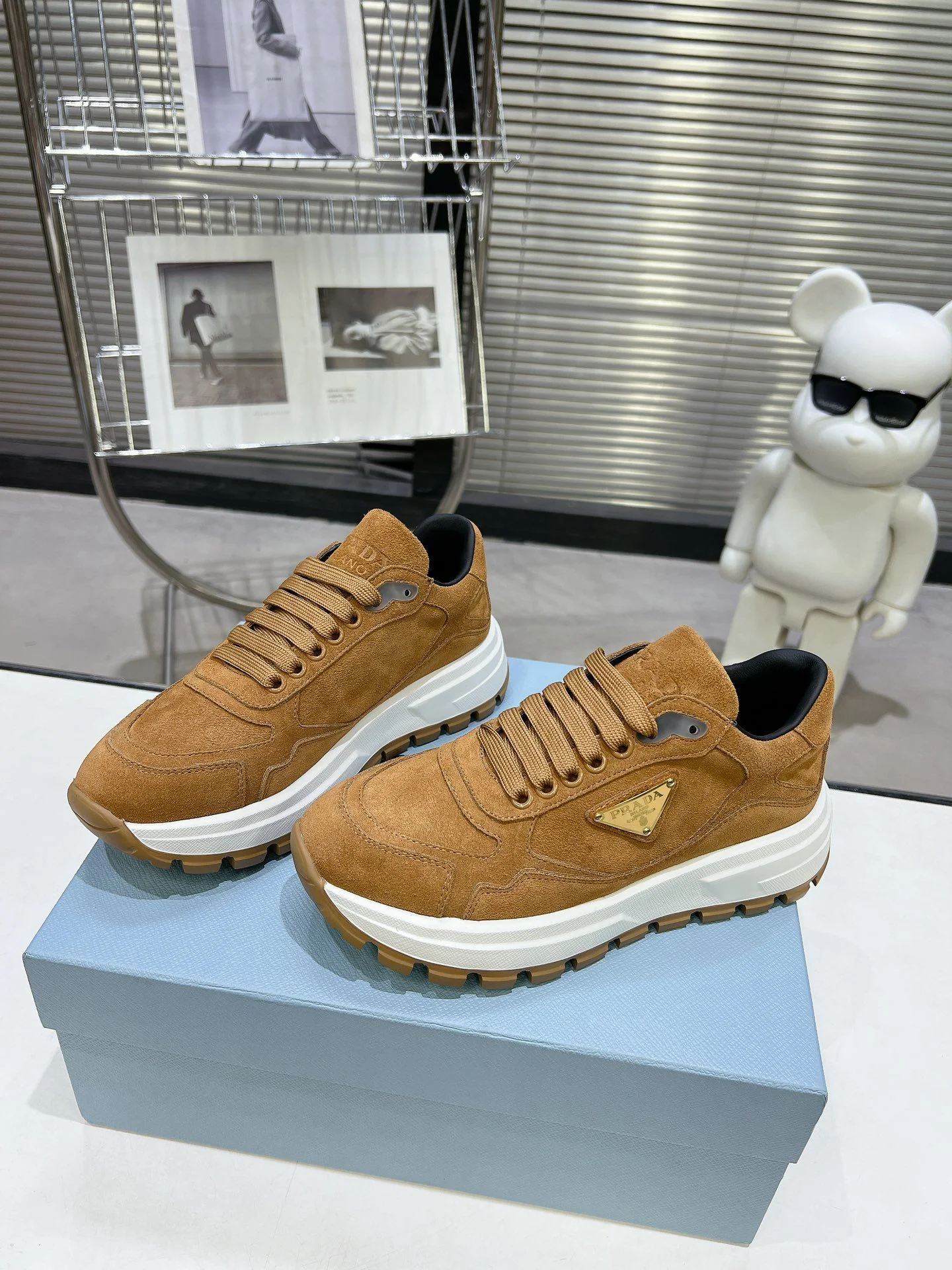 Casual Prada Low Shoes 34357