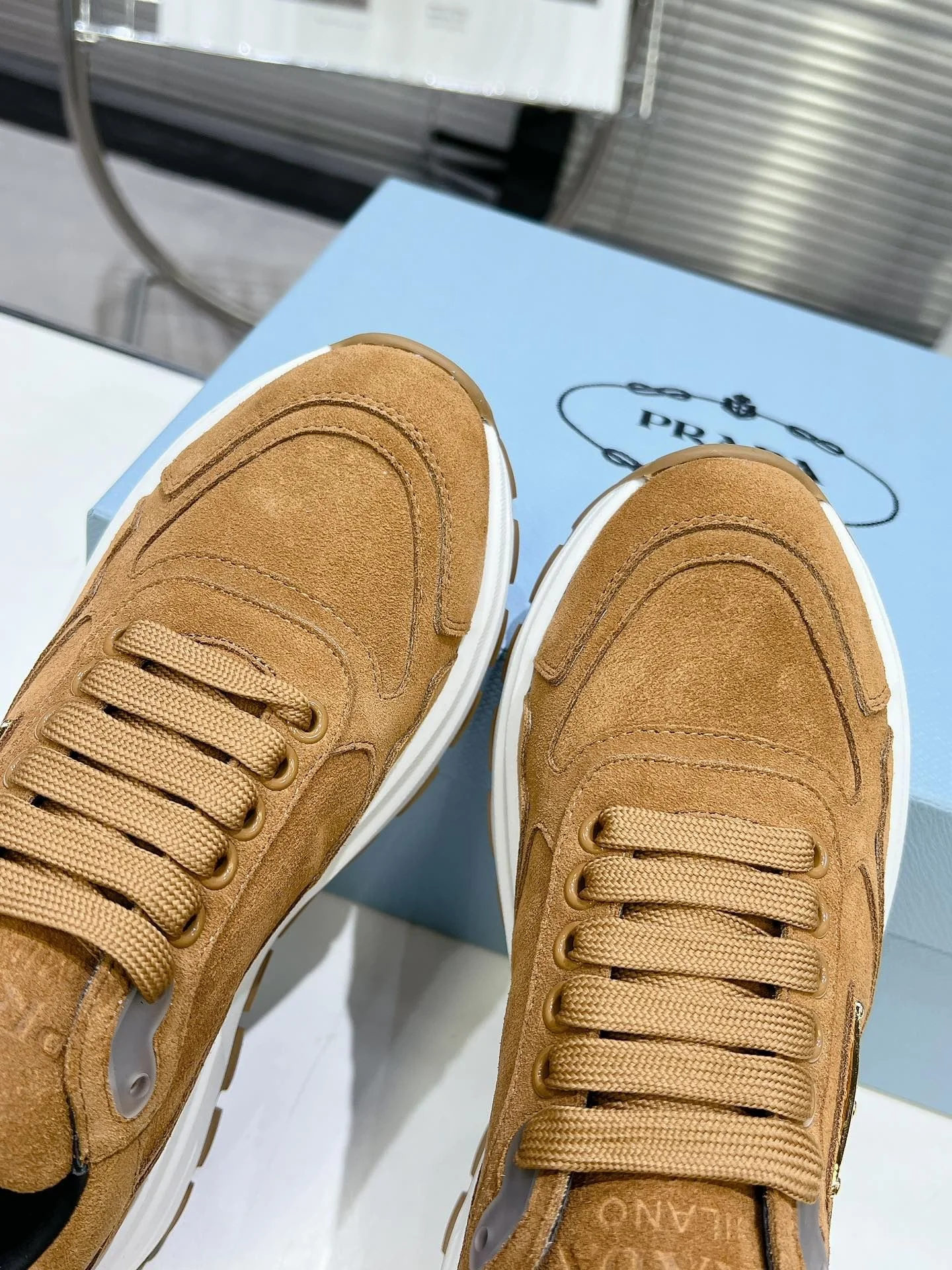 Casual Prada Low Shoes 34357