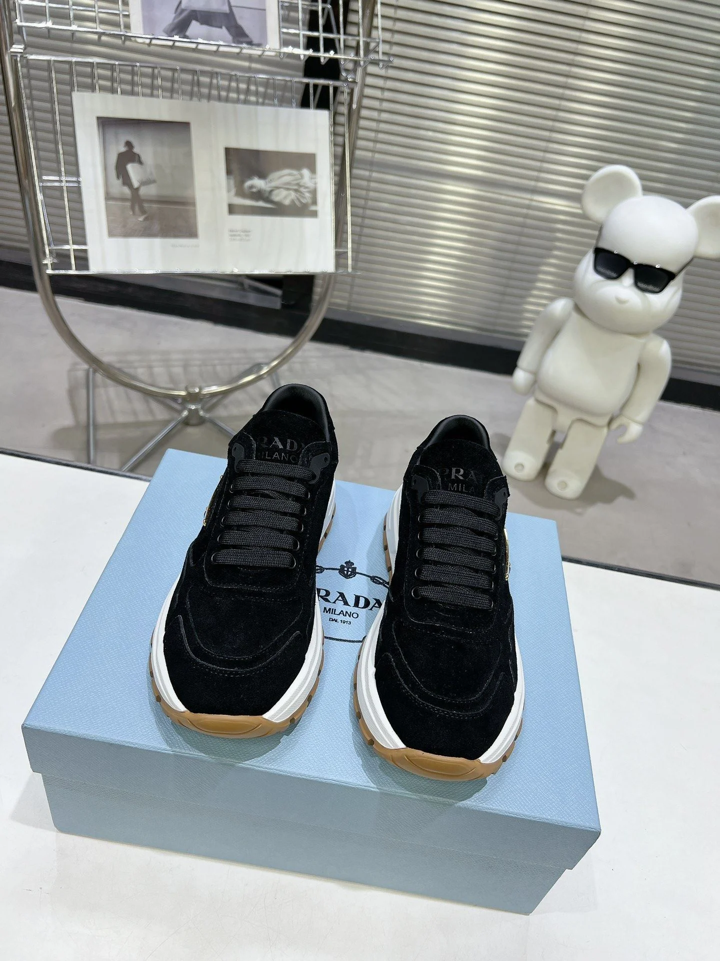 Elegant Prada Low Shoes 34353
