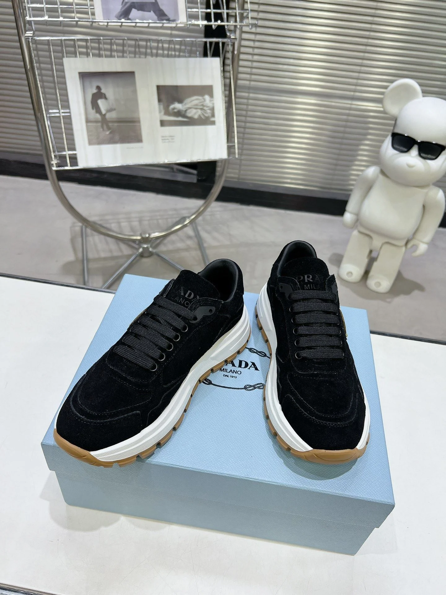 Elegant Prada Low Shoes 34353