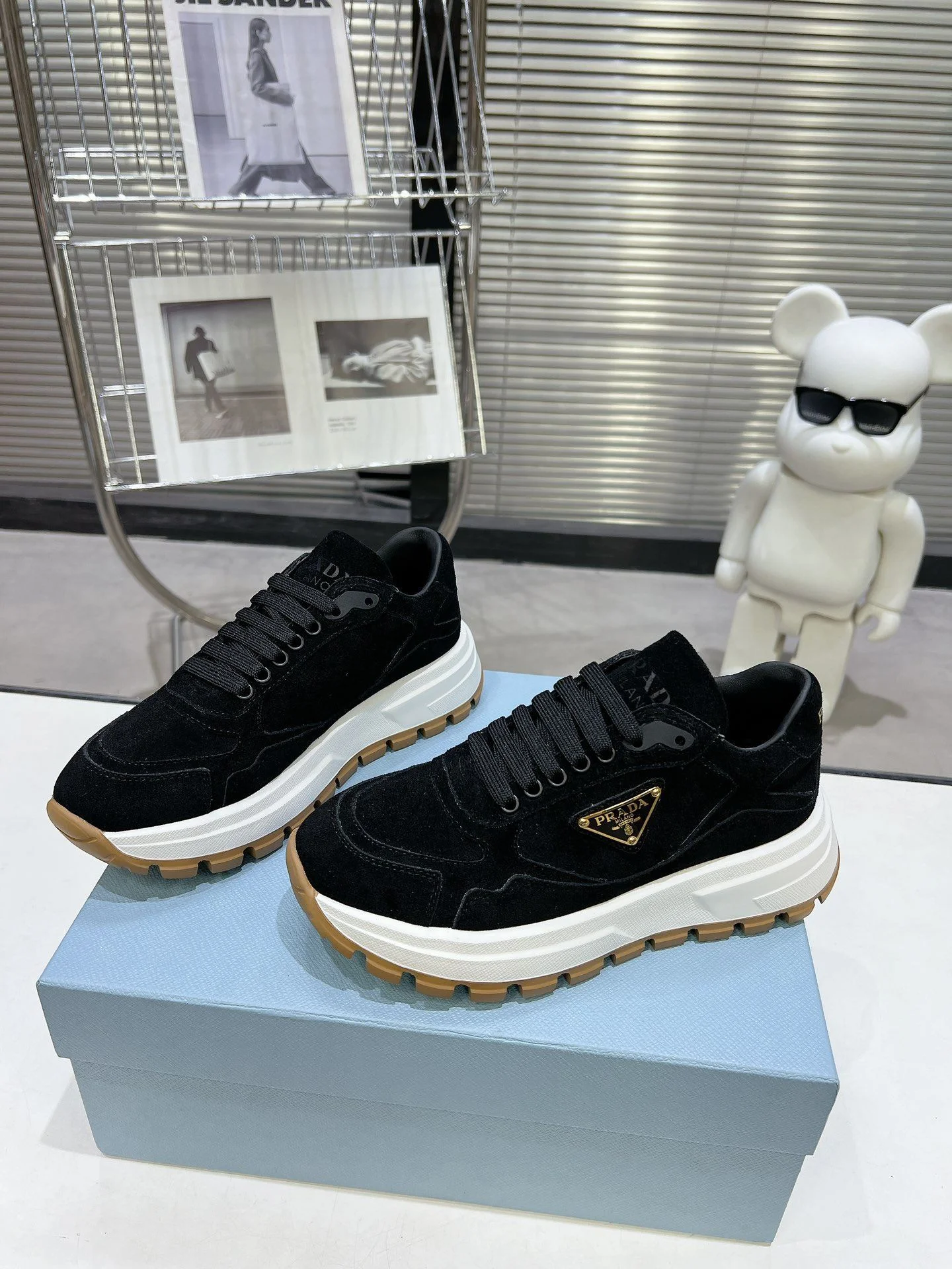 Elegant Prada Low Shoes 34353