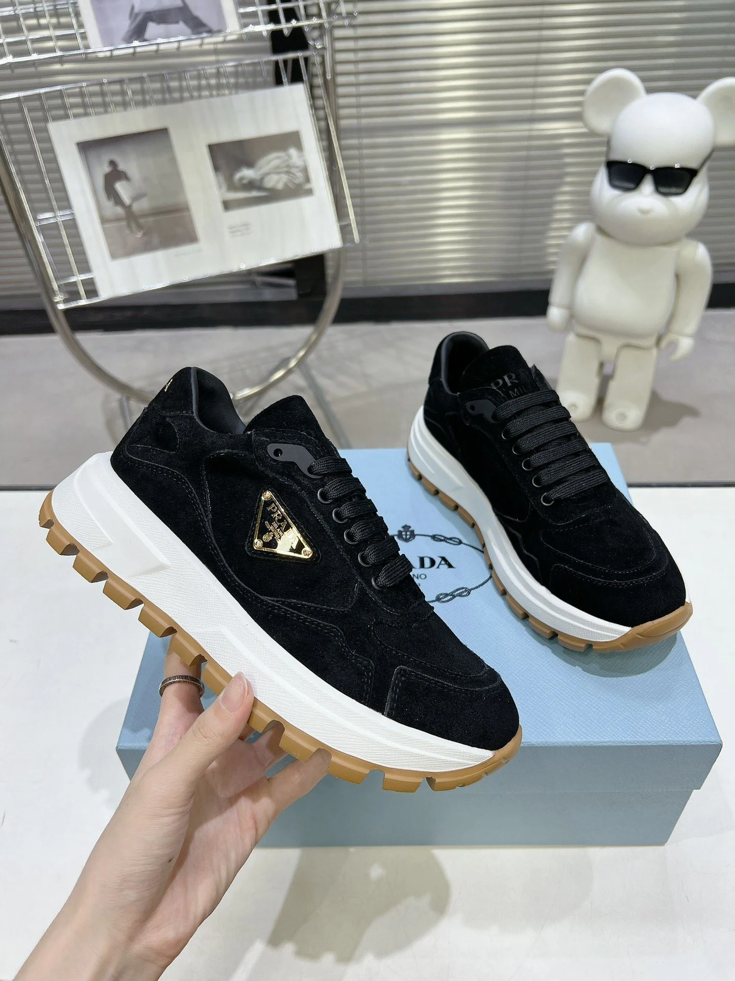 Elegant Prada Low Shoes 34353