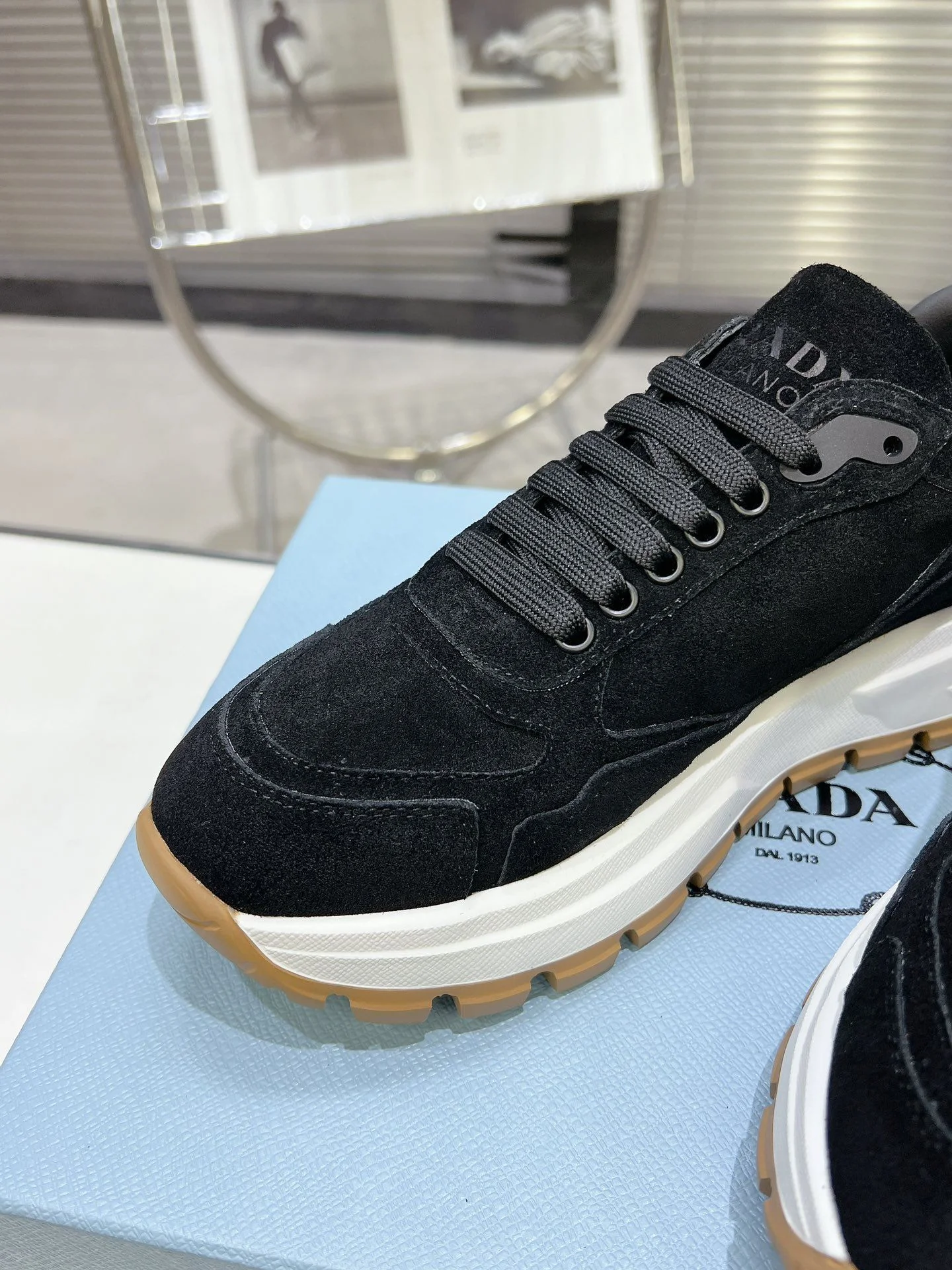 Elegant Prada Low Shoes 34353