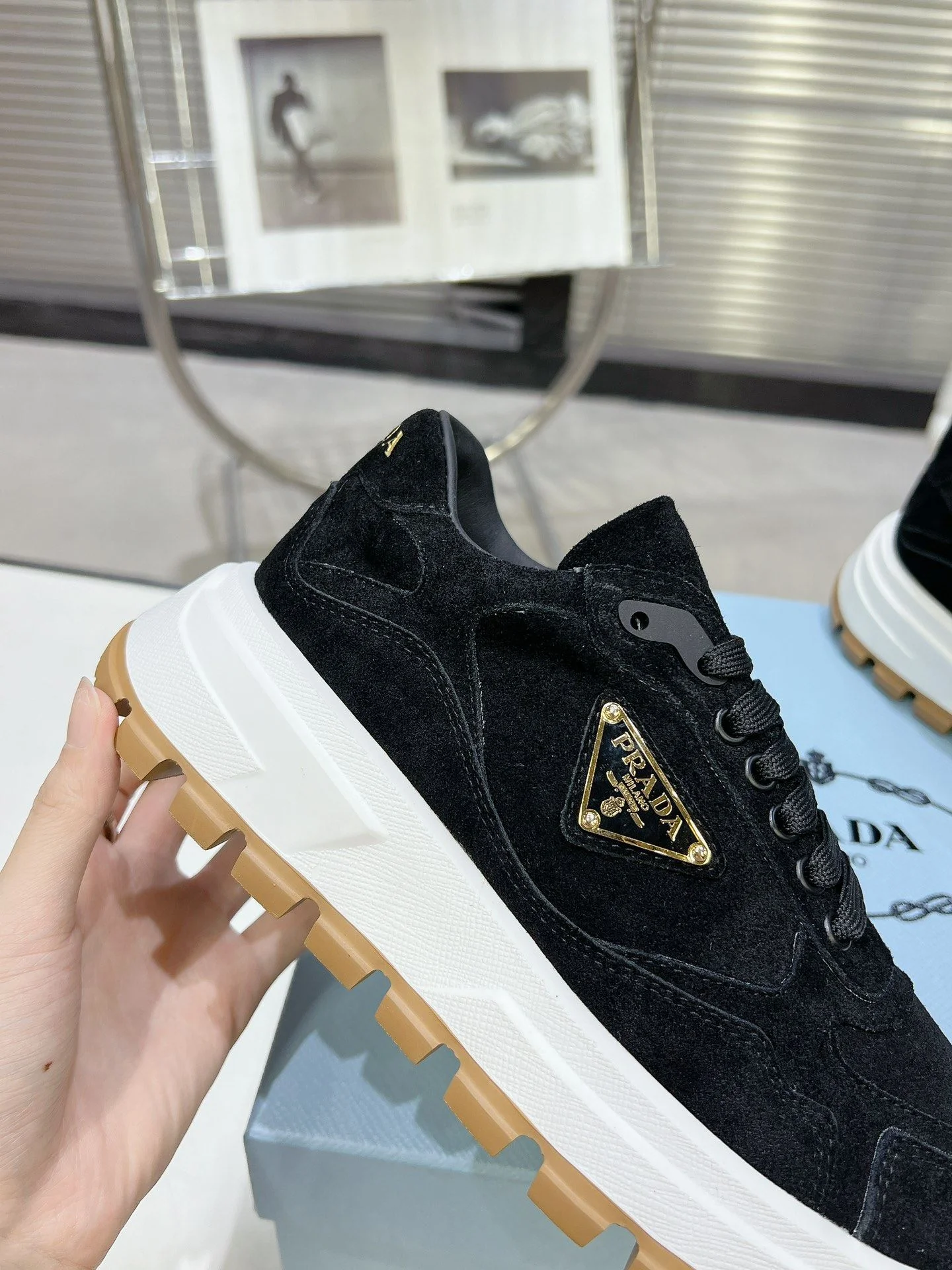 Elegant Prada Low Shoes 34353