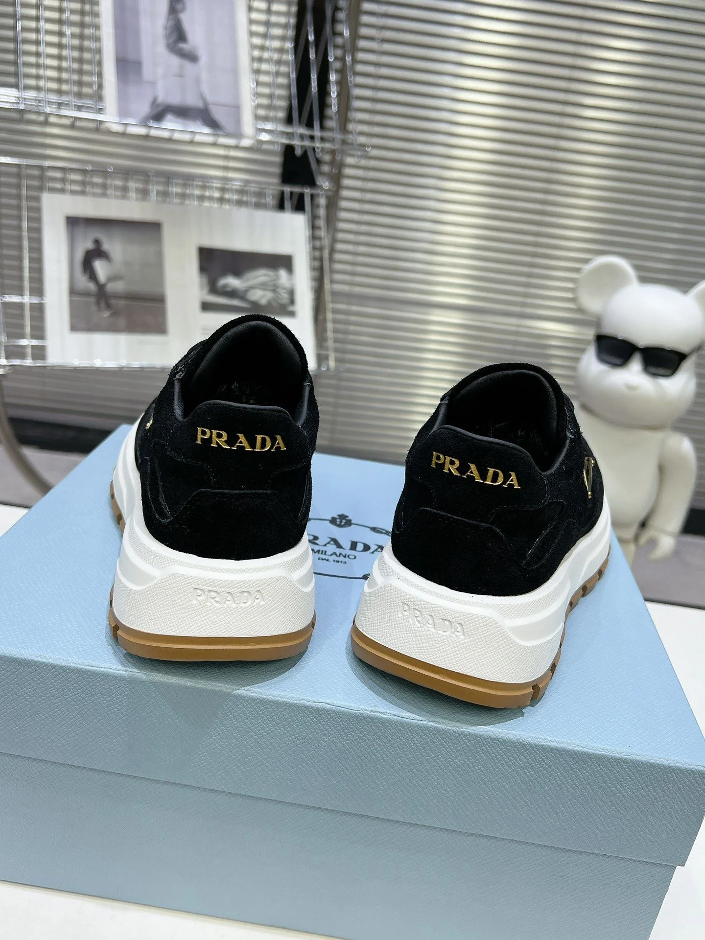 Elegant Prada Low Shoes 34353
