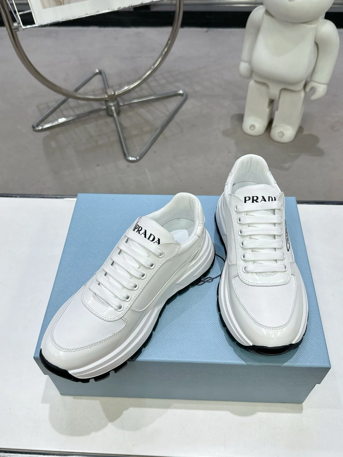 Fashionable Prada Low Shoes 34349