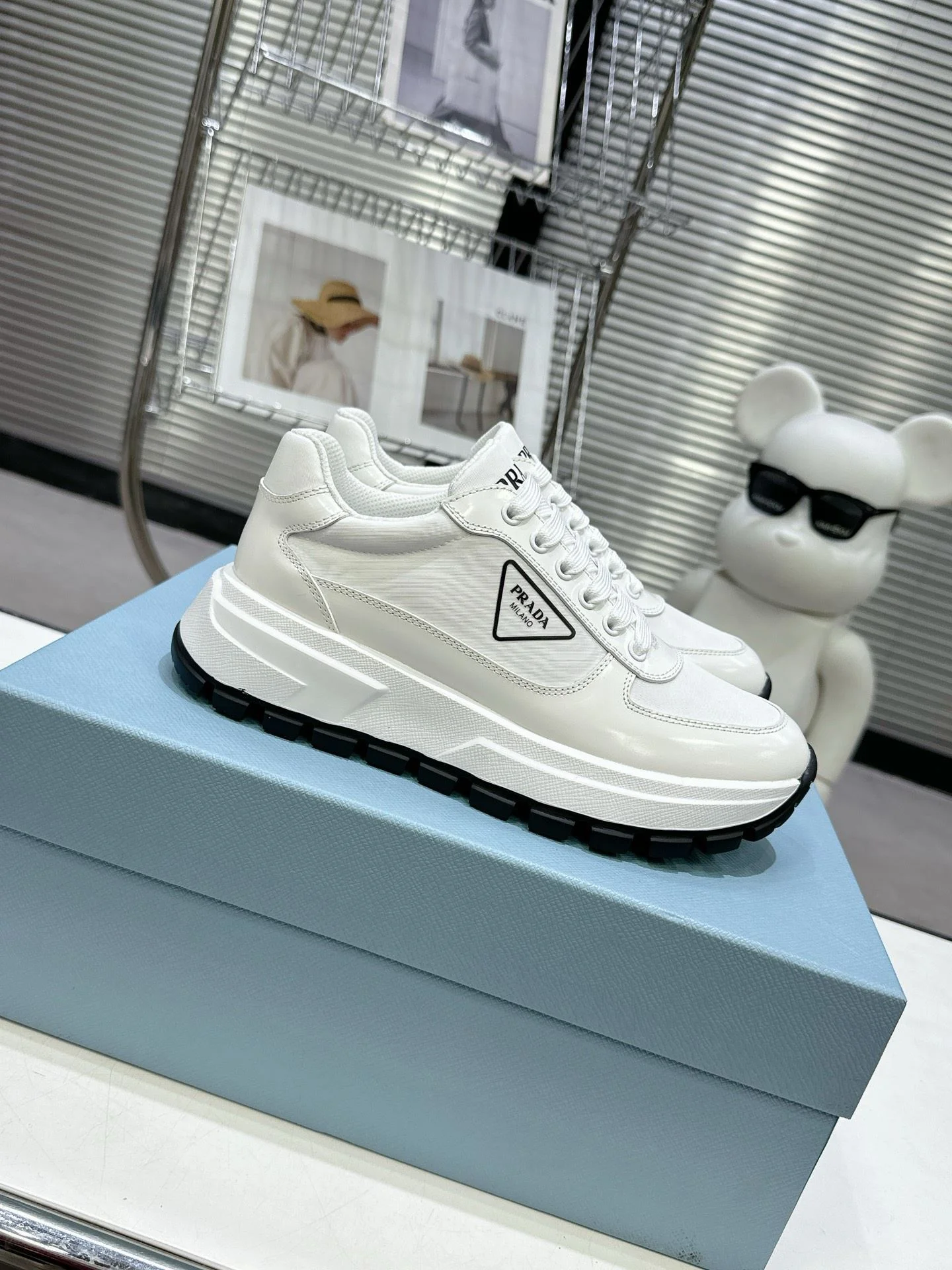 Fashionable Prada Low Shoes 34349