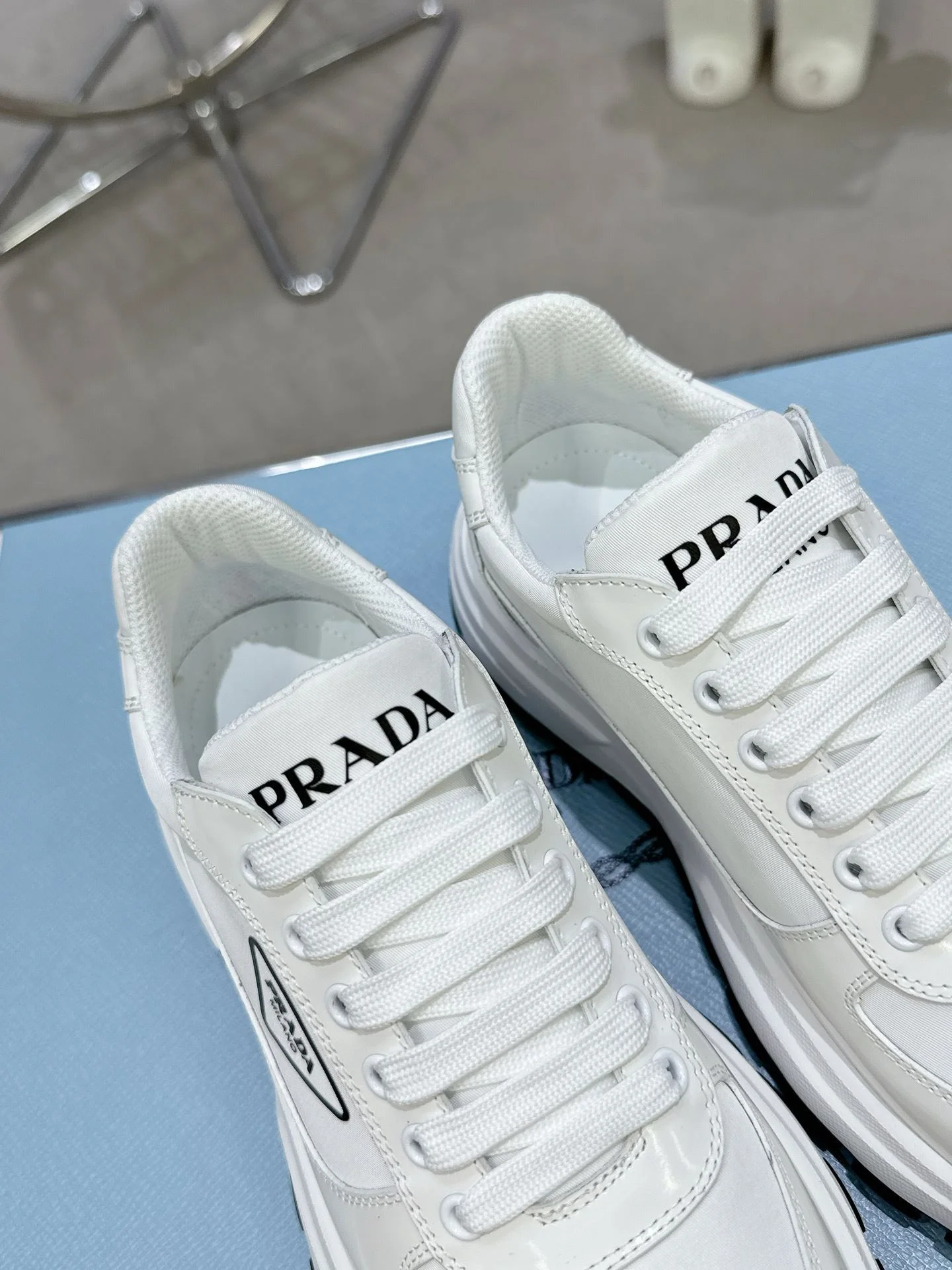 Fashionable Prada Low Shoes 34349