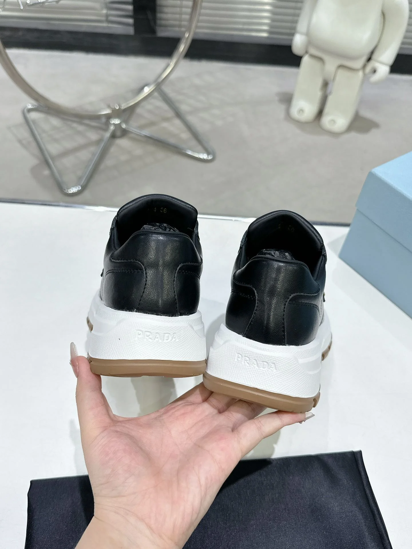 MultiPurpose Prada Low Shoes 34329