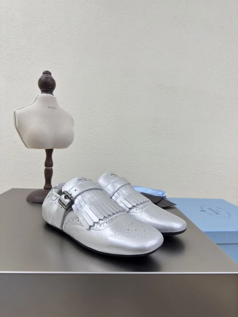 Contemporary Prada Low Shoes 35139
