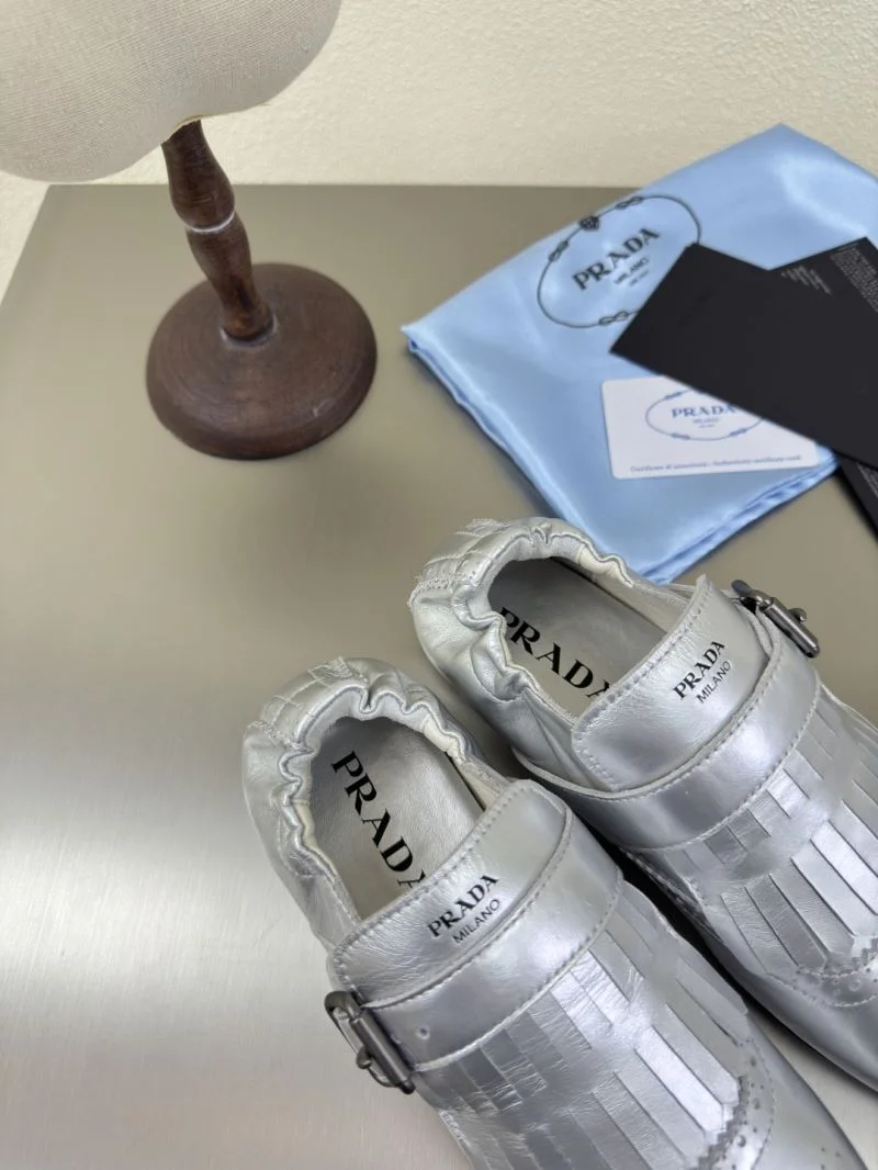 Contemporary Prada Low Shoes 35139