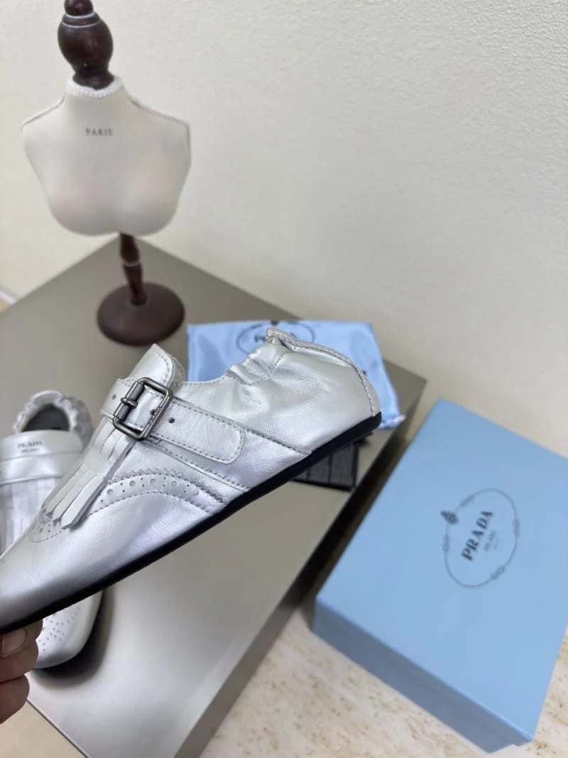 Contemporary Prada Low Shoes 35139