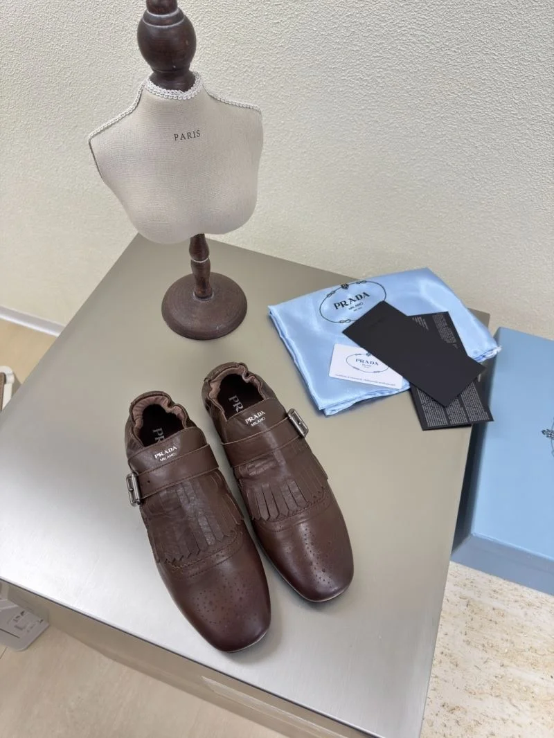 Resilient Prada Low Shoes 35137
