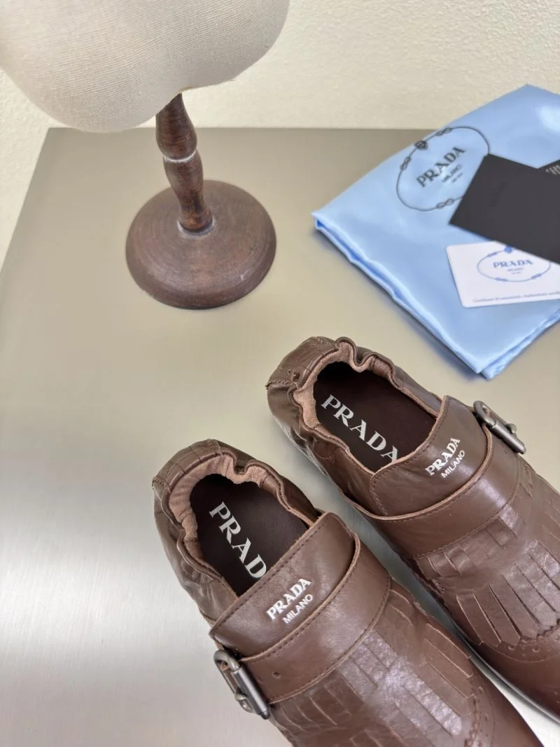 Resilient Prada Low Shoes 35137